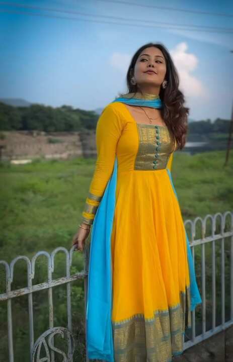New Super Trendy Traditional Outfit - View 4