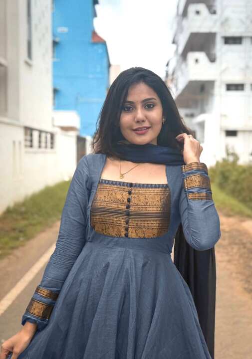 New Super Trendy Traditional Outfit - View 9