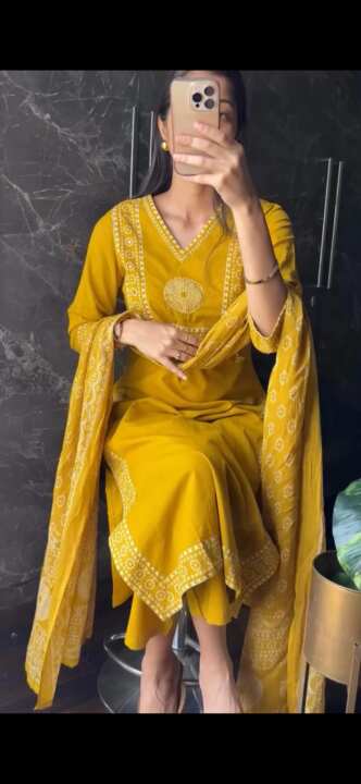 New straight kurta set with Cotton Pant & Malmal Dupatta pattern
