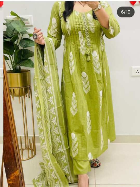New anarkali kurta set with Cotton Pant & Malmal Dupatta - View 4