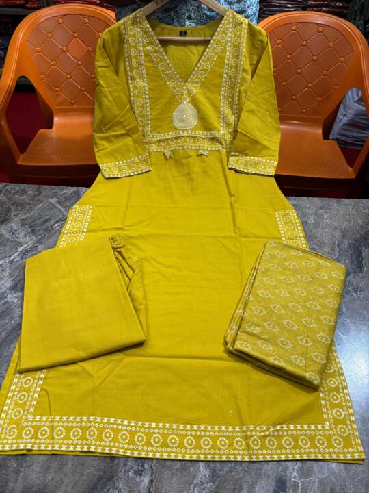 New straight kurta set with Cotton Pant & Malmal Dupatta pattern - View 3