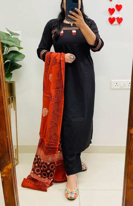 Azrakh Prints in Dhabu Cotton - View 3