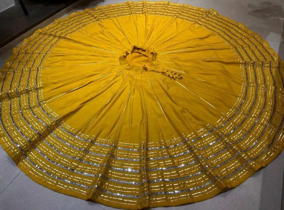 Tradetional Embroidered Full Gher Dandiya Skirt - View 3