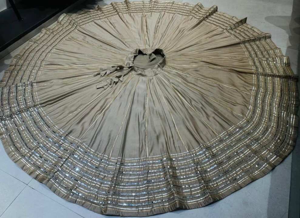 Tradetional Embroidered Full Gher Dandiya Skirt - View 7